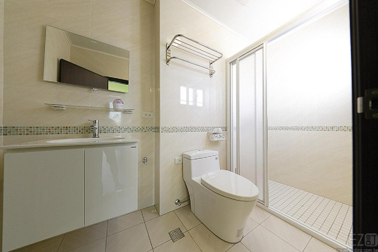 Bathroom 2, Mirage, Penghu