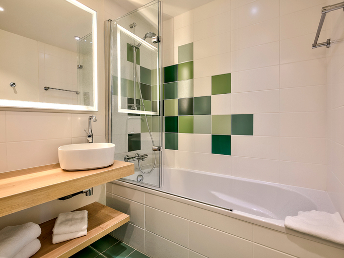 Bathroom 3, Ibis Styles Arcachon Gujan Mestras, Gironde