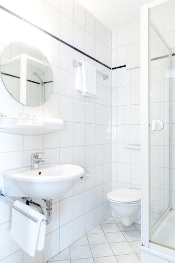 Bathroom 3, Gasthof - Hotel Kopf, Emmendingen