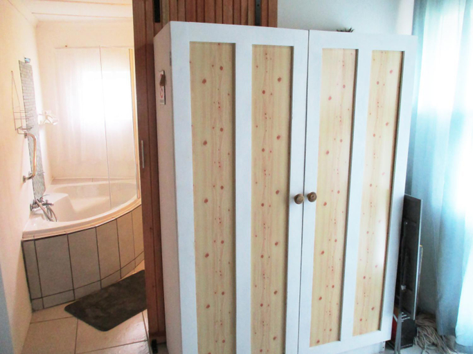 Bathroom 10
