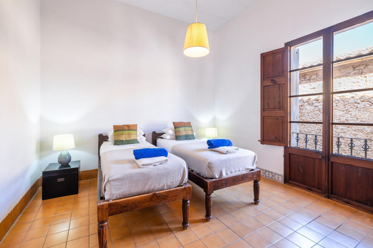 Others 4, Casa Metge Vidal, Baleares