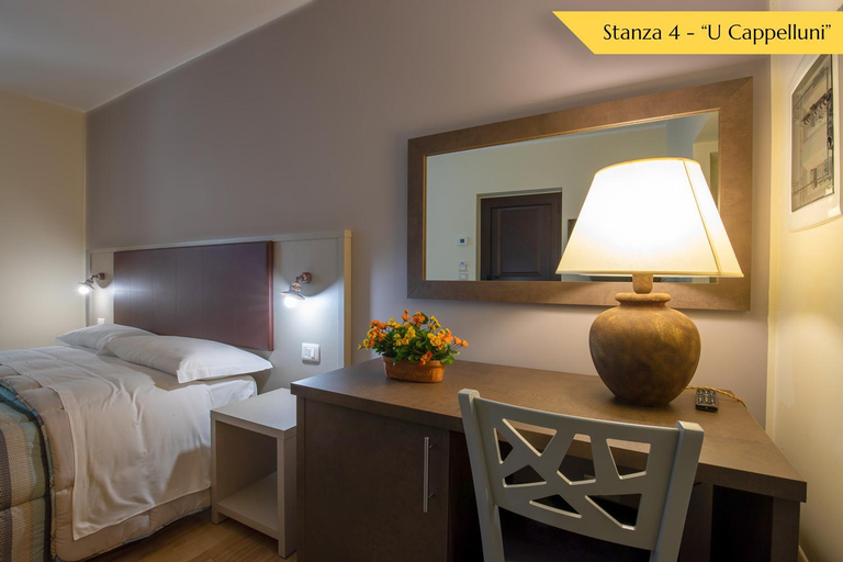 Others 4, B&B Loreto, Messina