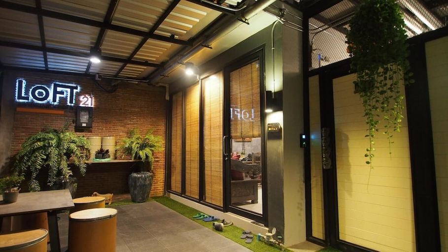 Exterior & Views