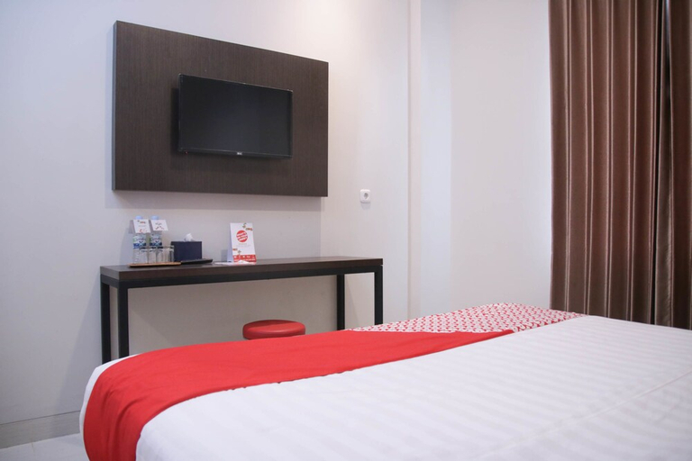 Bedroom 2, OYO 1006 Azzahra Guest House, Ambon