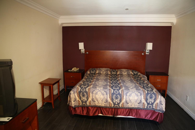 Bedroom 4, Chateau Inn & Suites, Los Angeles