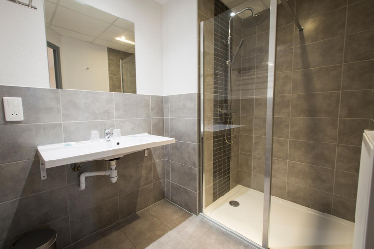 Bathroom 3, Logis Hotel Le Relais Delys, Puy-de-Dôme