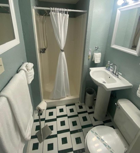 Bathroom, Cherokee Lodge, San Diego