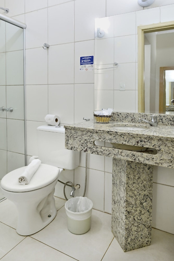 Bathroom 5, Dan Inn Express Ribeirao Preto by Nacional Inn, Ribeirao Preto