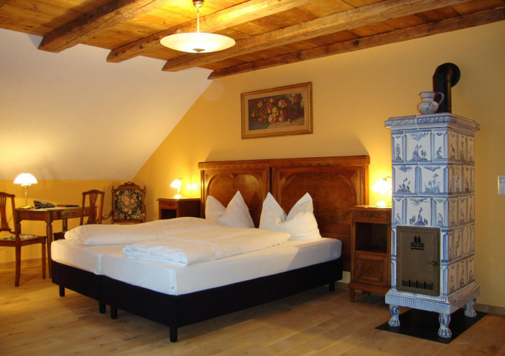Bedroom 4, Historisches Genusshotel Lowen, Lörrach