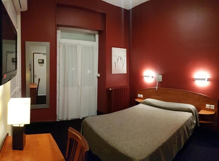 Bedroom 3, Hôtel De La Paix, Pyrénées-Atlantiques