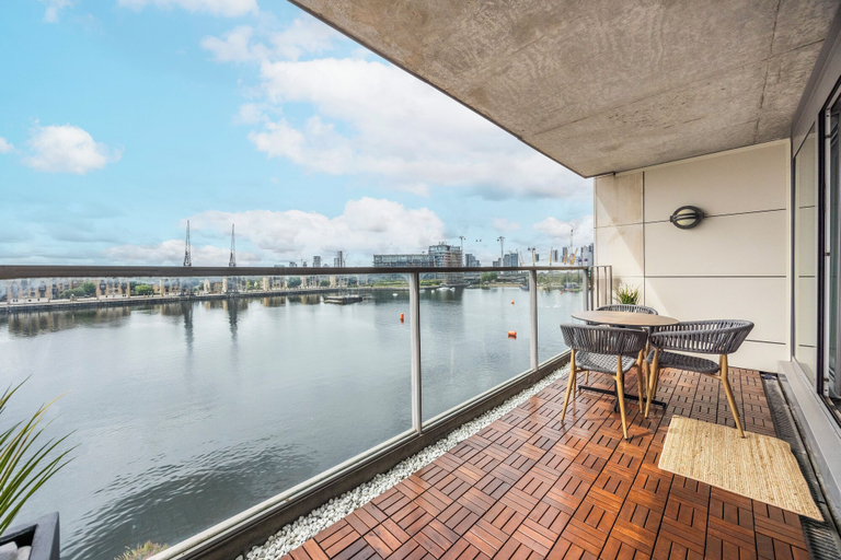 Others 4, Koks Mews 2 Bed 2 Bath Apartment - ExCeL, London