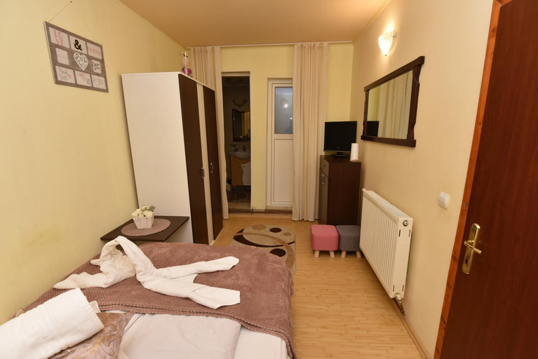 Others 4, CASA TUDOR, Busteni