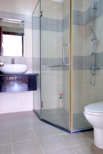 Bathroom 14