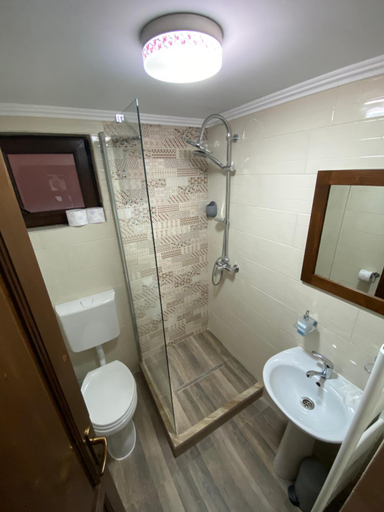 Bathroom 3, Hanul Ursilor, Pietroasa