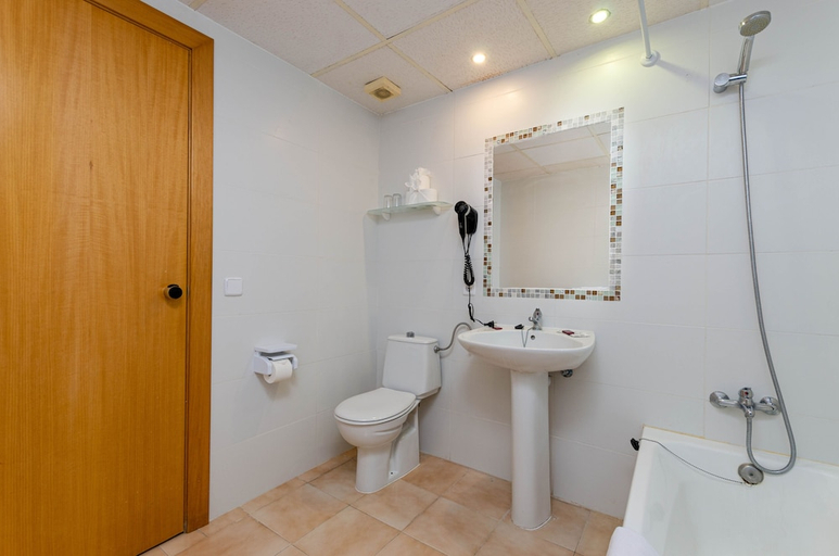 Bathroom 5, Mariner Club Apartments , Baleares