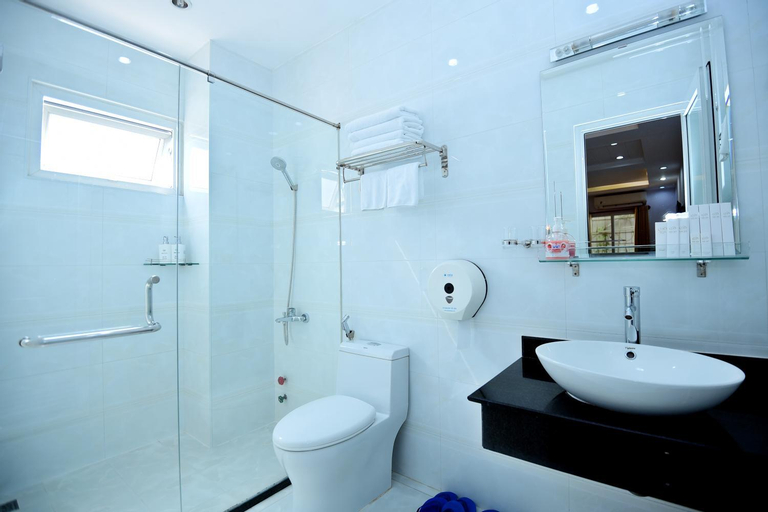 Bathroom 11