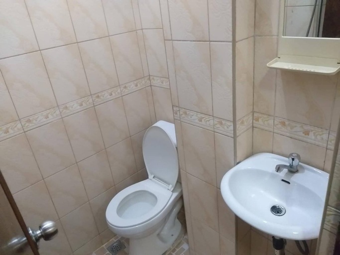 Bathroom 13