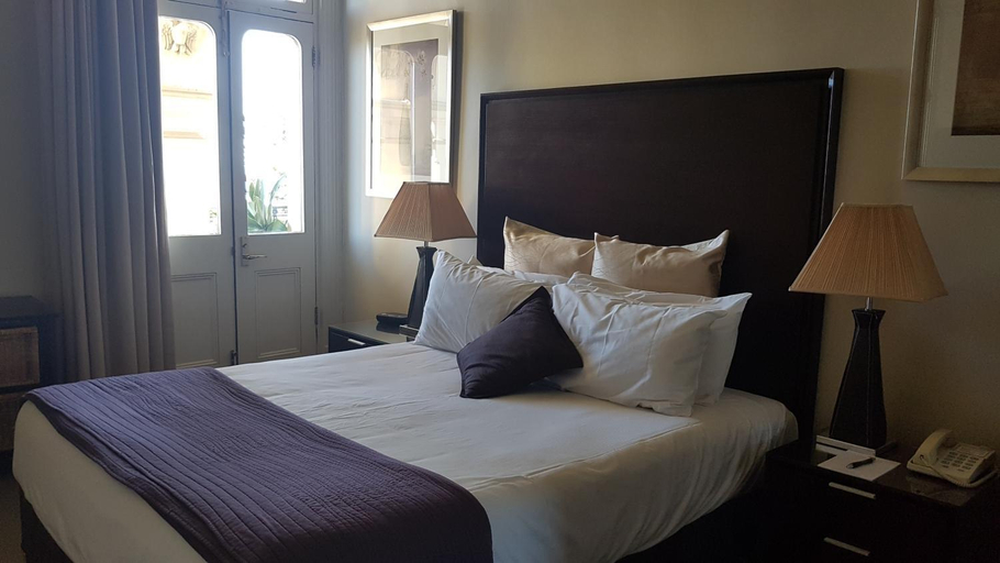 Others 5, Largs Pier Hotel, Adelaide