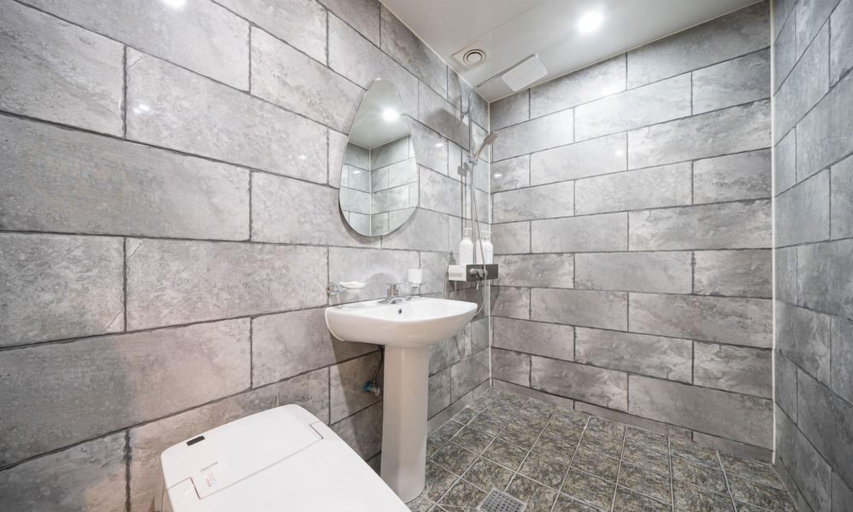 Bathroom 5, HOTEL Yeogiuhtte Gwangju Station, Buk