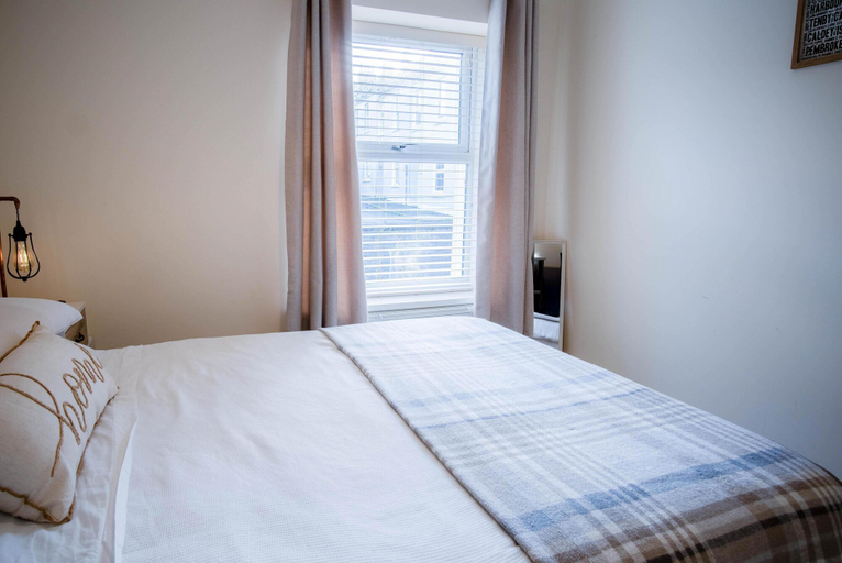 Bedroom 3, Ty George - 3 Bedroom Cottage - Tenby, Pembrokeshire