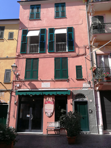 Celle mare con posto auto coperto, Savona