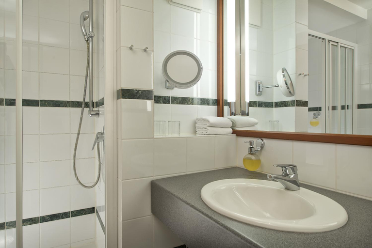 Bathroom 5, Seminaris Seehotel Potsdam, Potsdam