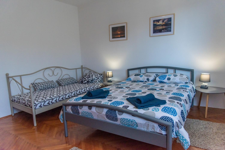 Others 3, Apartman Maria, Pula