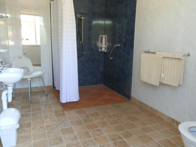 Bathroom 2, PepperTree Cabins, Kingaroy, Kingaroy