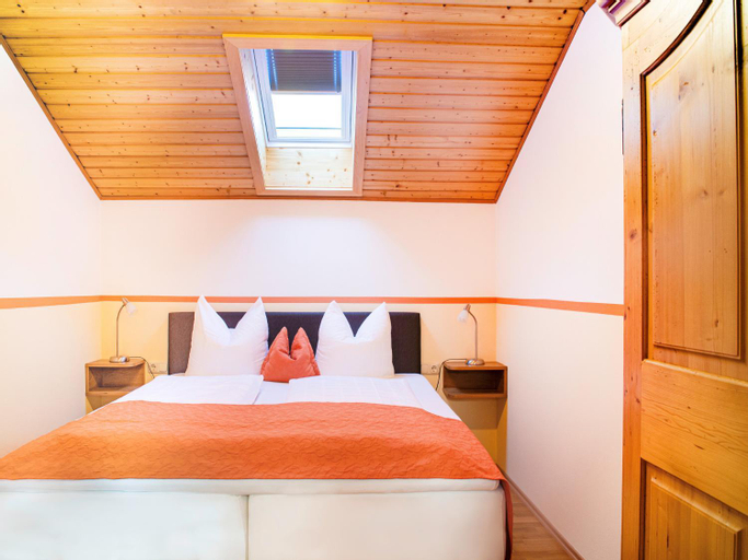 Bedroom 2, Landgasthof Aumanwirt, Rosenheim