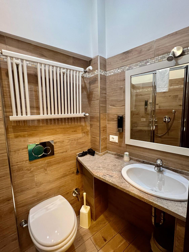 Bathroom 12