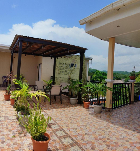 Others 5, Casa Victoria, Flores