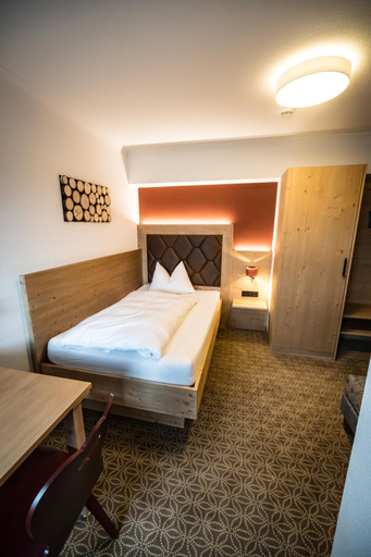 Bedroom 4, Hohenester Gasthaus & Hotel, Dachau
