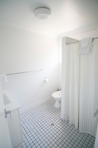 Bathroom 4