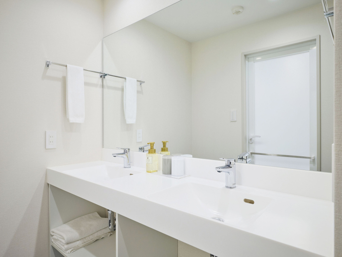 Bathroom 18
