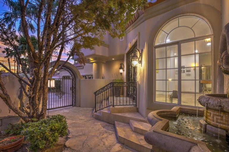Villa Greens- 5,700sf Luxury Las Vegas Pool, Clark