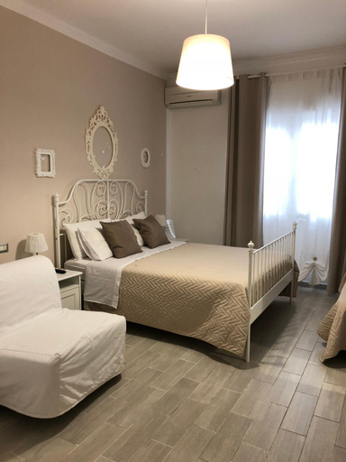 Bedroom 2, Golden Mile B&B, Napoli