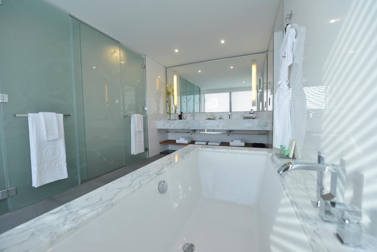 Bathroom 14