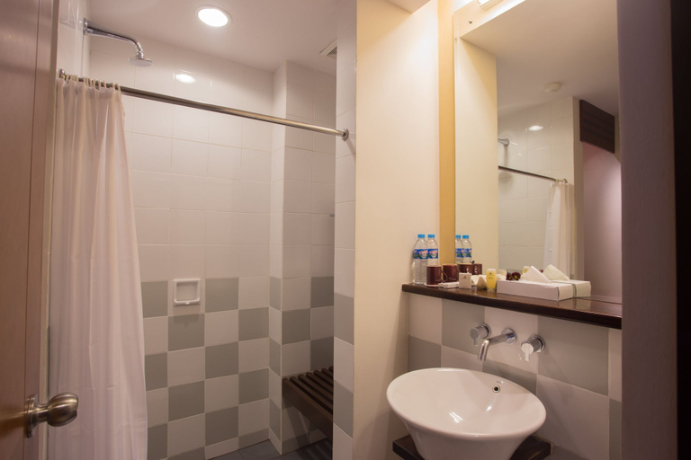 Bathroom 5, Bintang Flores Hotel, West Manggarai