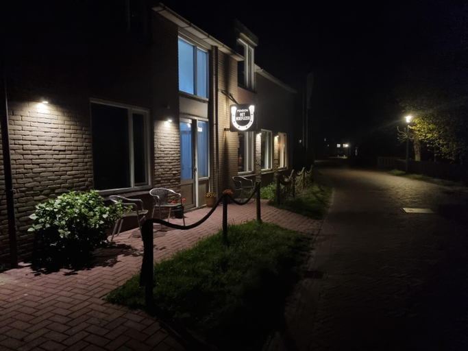 Others 5, Pension Het Hoefijzer, Ameland