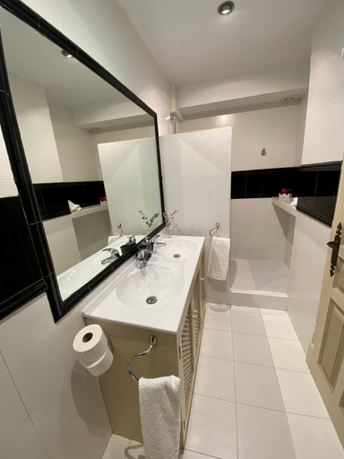 Bathroom 4, Casa de los Bates, Granada