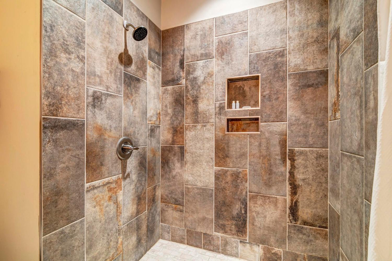 Bathroom 3, Dancing Bear Lodge, Blount