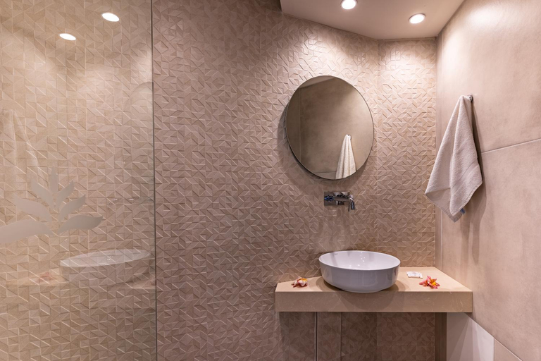 Bathroom 4, Kathrin Beach, Crete