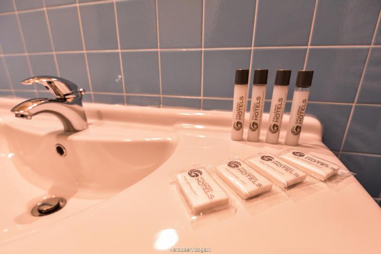Bathroom 9