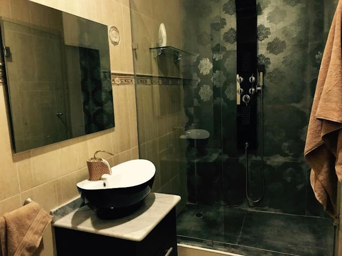 Bathroom 3, SAFIS SUITES, Bwari