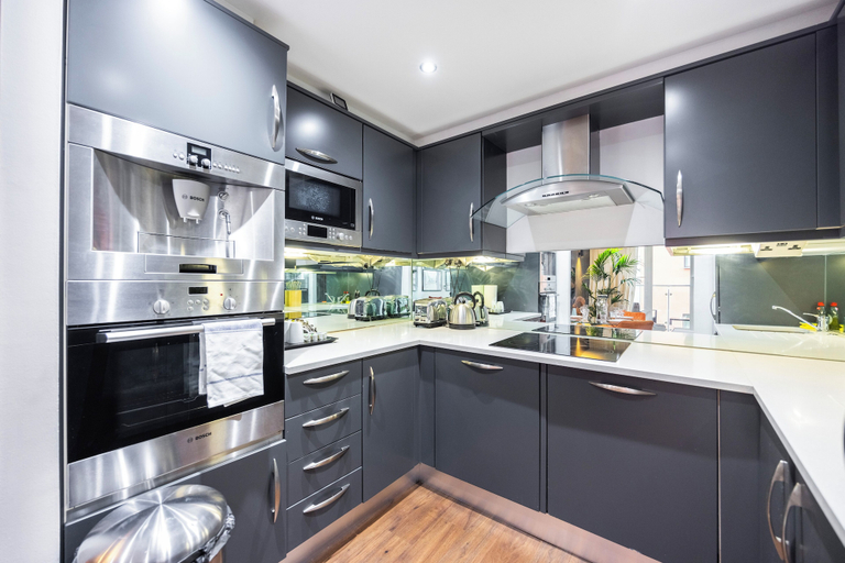 Others 5, Crowne Views One Bed Apartment, London