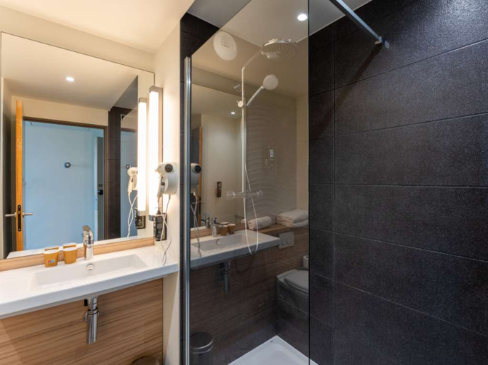 Bathroom 4, Ibis Rouen Centre Rive Gauche Mermoz, Seine-Maritime