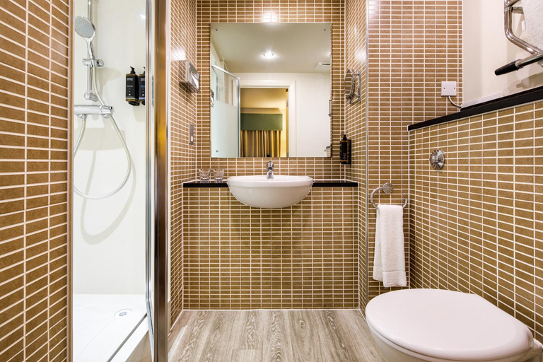 Bathroom 4, Mercure Sheffield Parkway Hotel, Sheffield