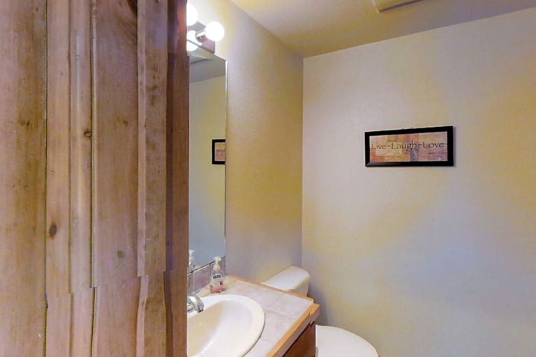 Bathroom 4, Romance at Riverbends, Summit