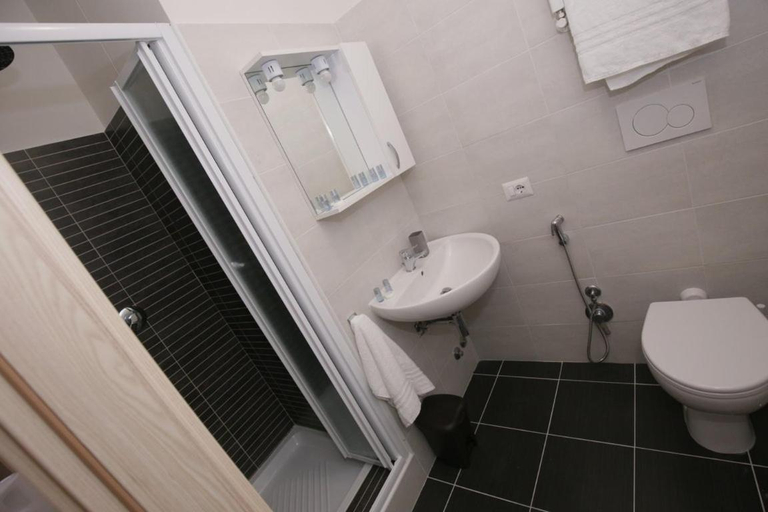 Bathroom 3, Rooms Monteverde, Rome