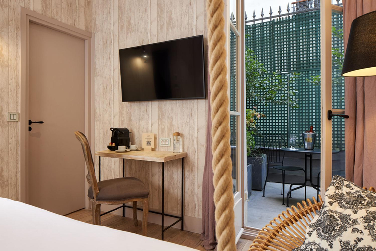 Bedroom 2, Les Plumes Hotel, Paris
